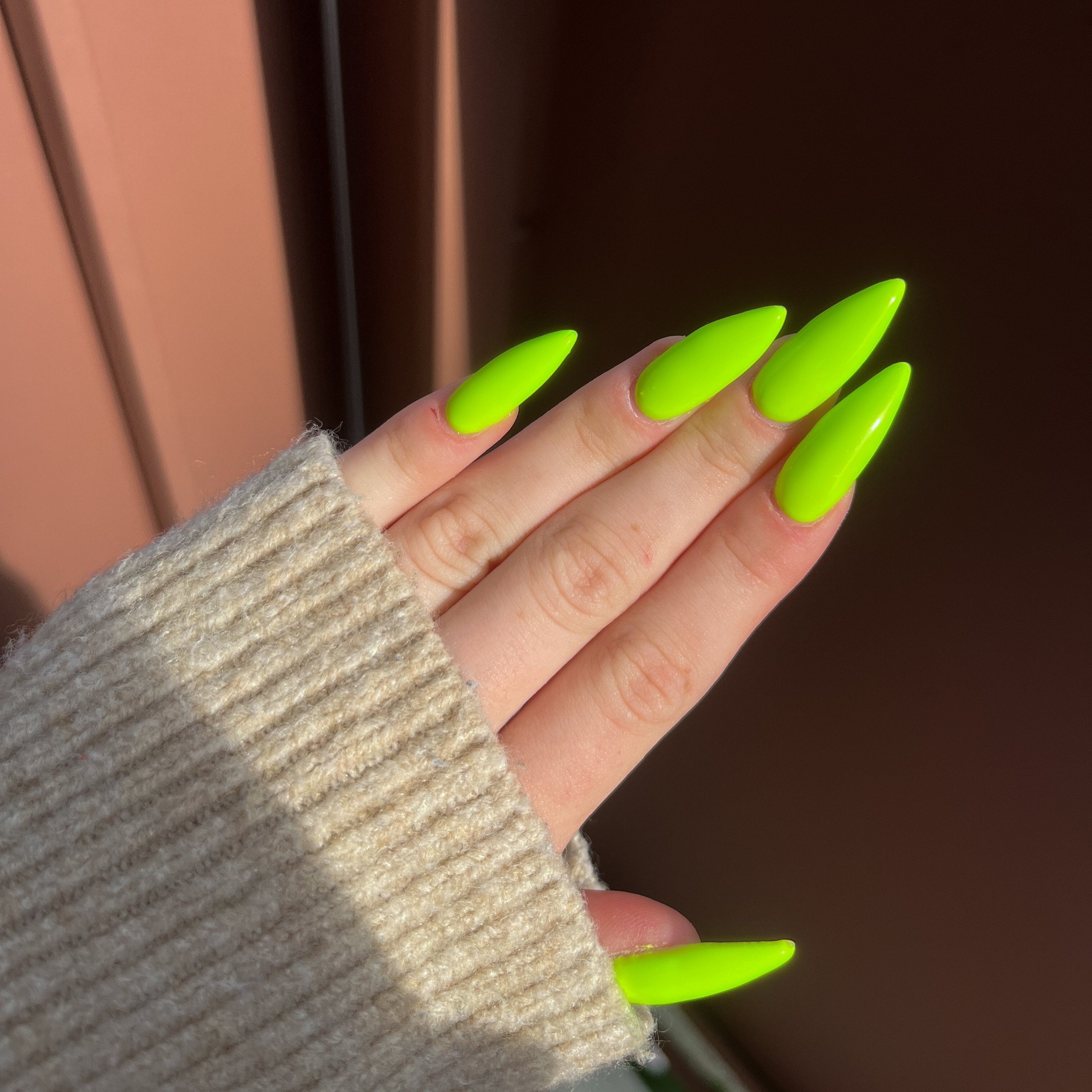 Gel polish • Neon Lime • No. 108