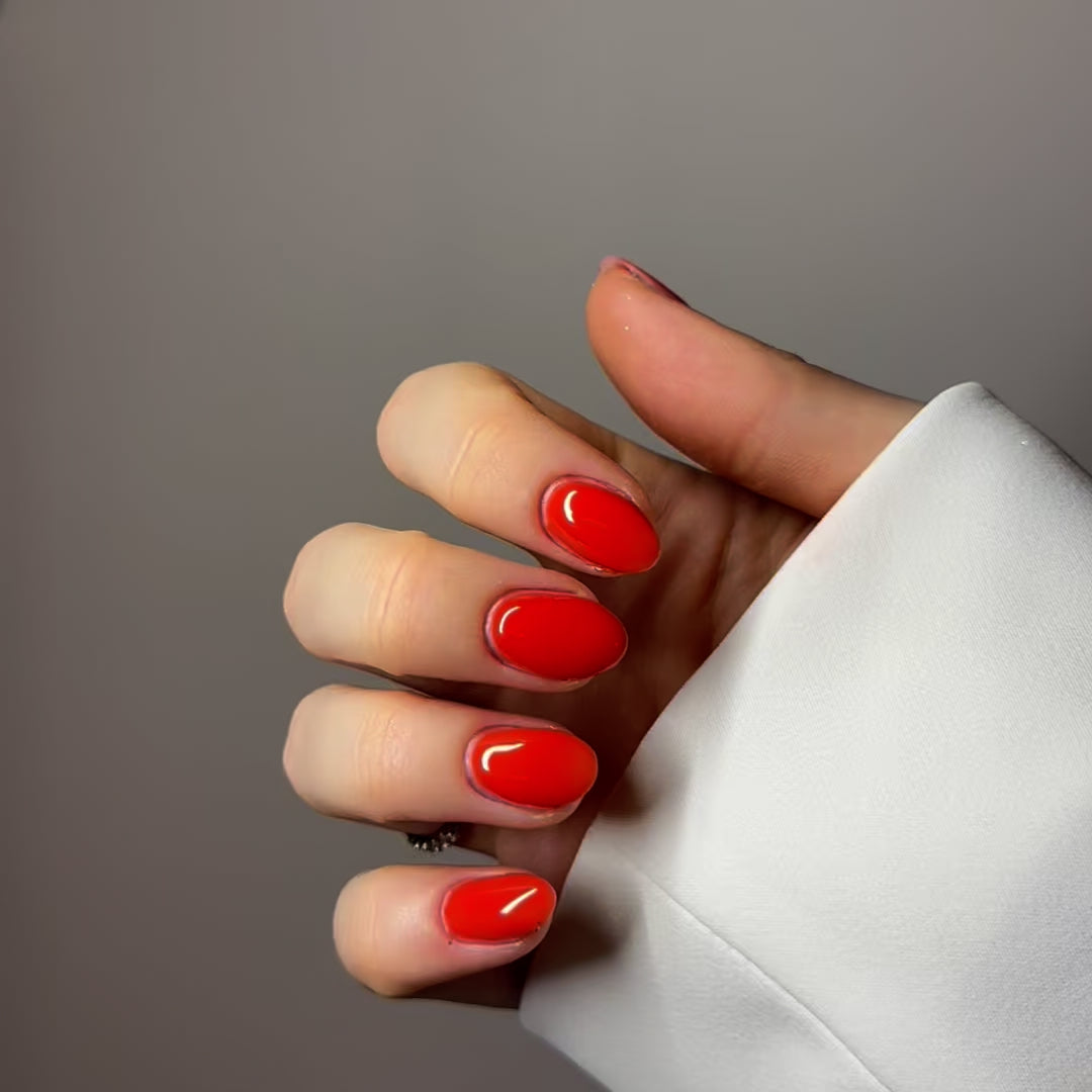 Indlæs video: Gel polish • Red Jam • No. 35